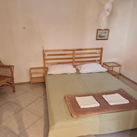 Apartments Bassi Stara Baška Exterior foto