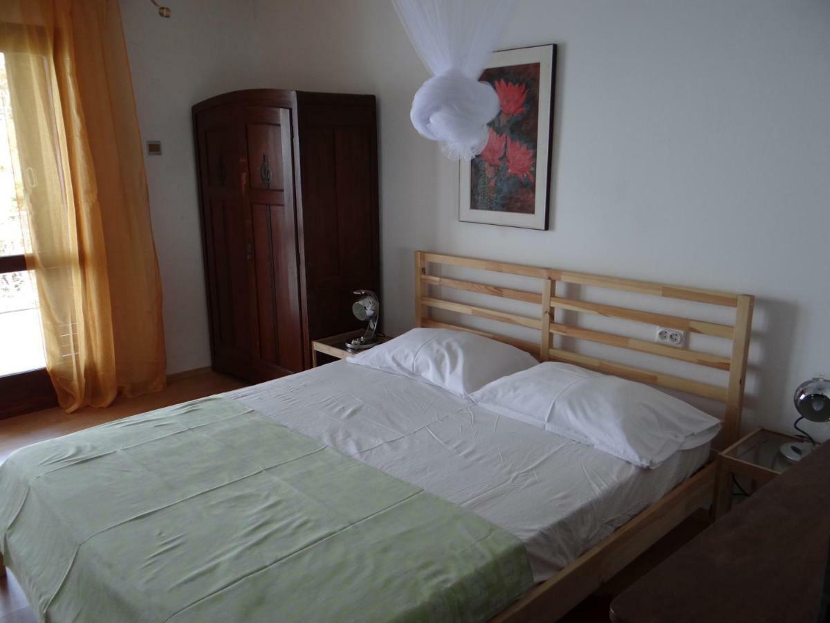 Apartments Bassi Stara Baška Exterior foto